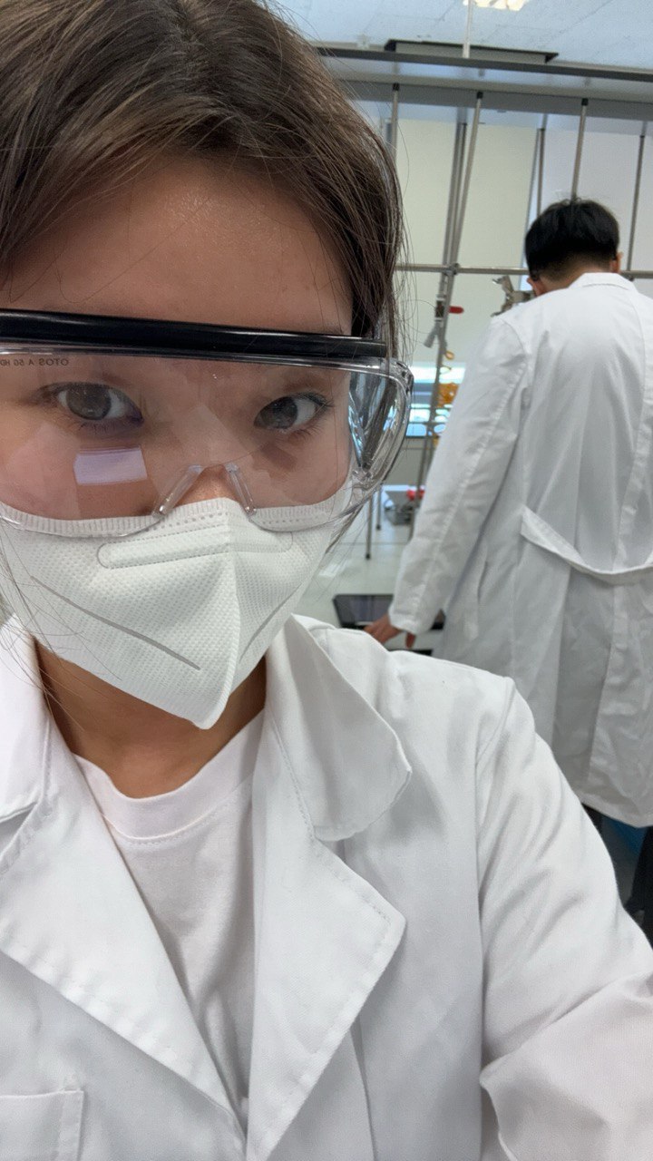 Eleonora in the lab