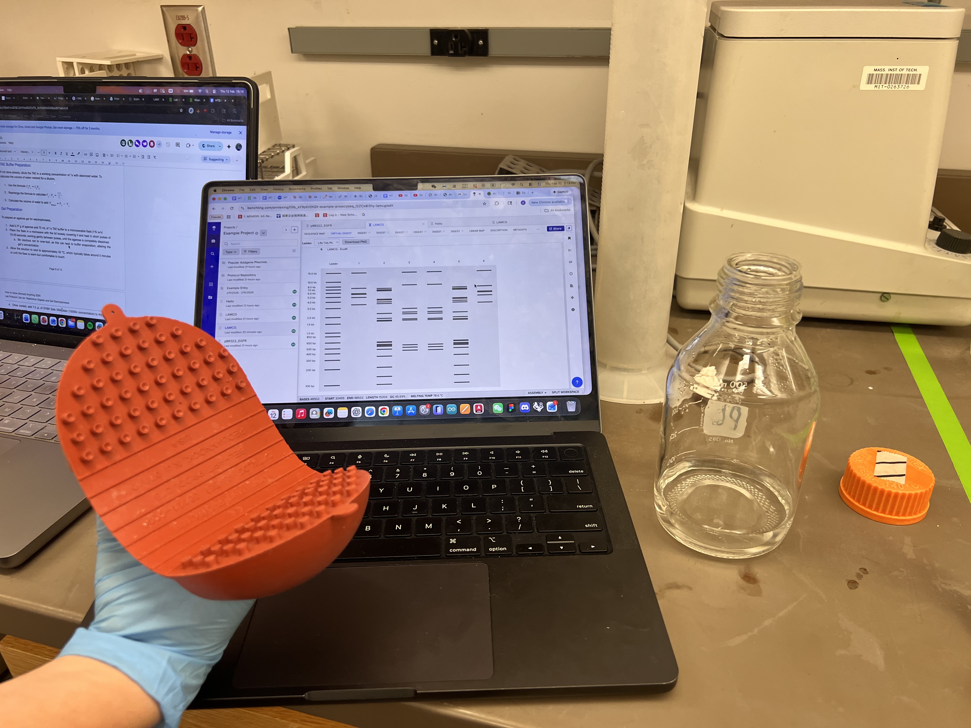 Dissolving agarose in the microwave